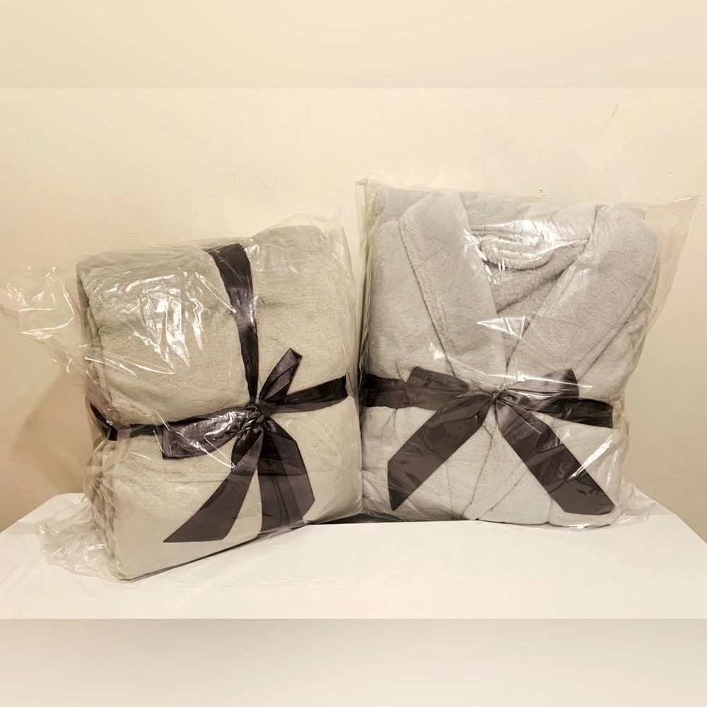 Bath Robe with Blanket Set in Light Gray - Picture 2 of 6